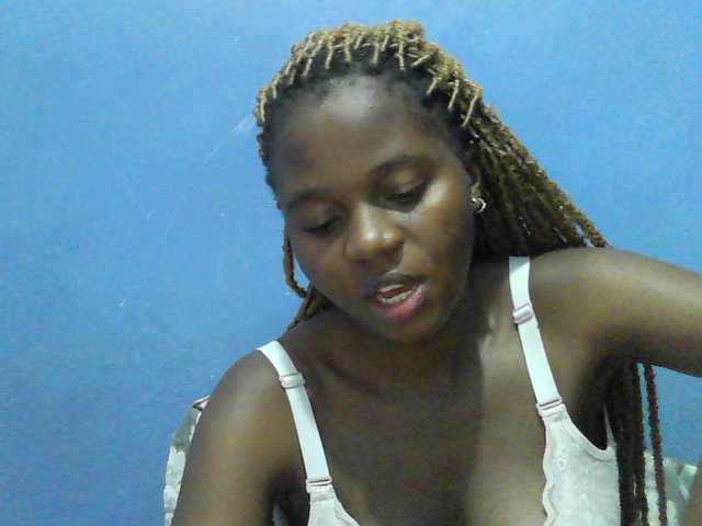 Mystiq-Ella live cam on BongaCams