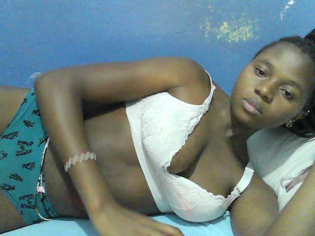 Mystiq-Ella live cam on BongaCams