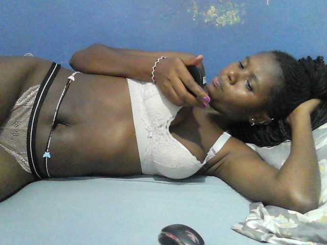 Mystiq-Ella live cam on BongaCams