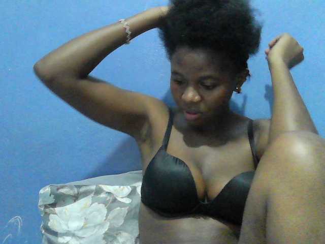 Mystiq-Ella live cam on BongaCams