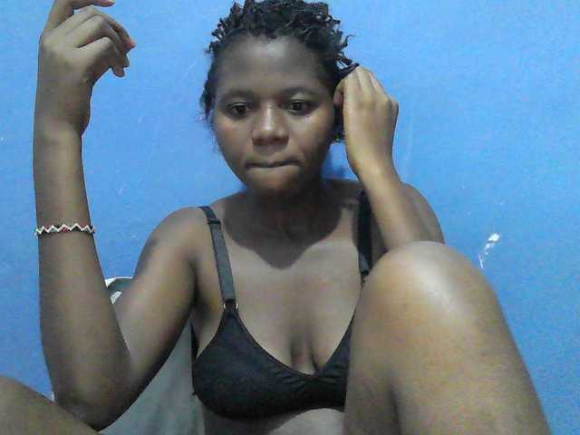 Mystiq-Ella live cam on BongaCams