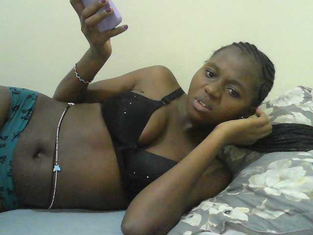 Mystiq-Ella live cam on BongaCams