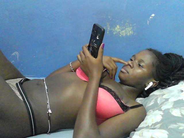 Mystiq-Ella live cam on BongaCams