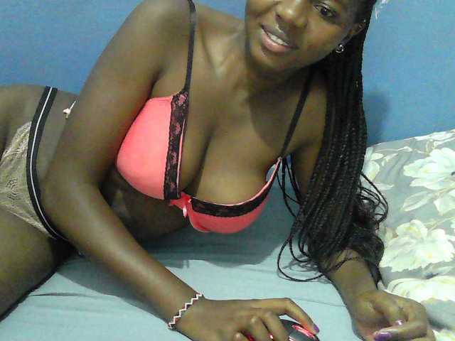 Mystiq-Ella live cam on BongaCams