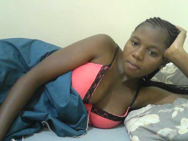Mystiq-Ella live cam on BongaCams