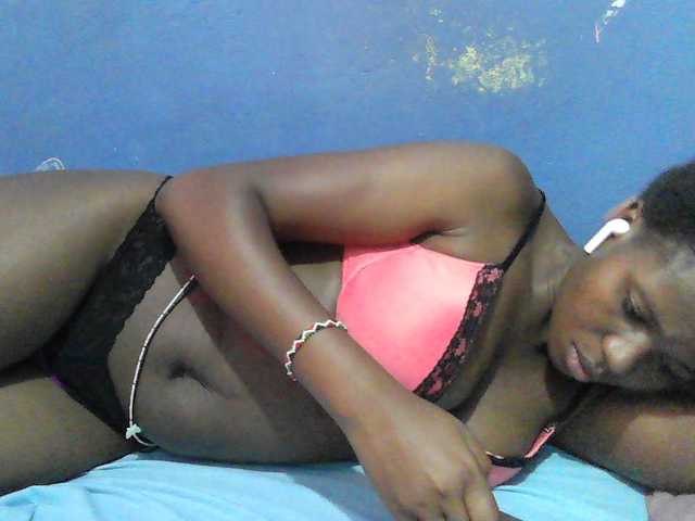Mystiq-Ella live cam on BongaCams