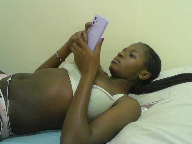 Mystiq-Ella live cam on BongaCams