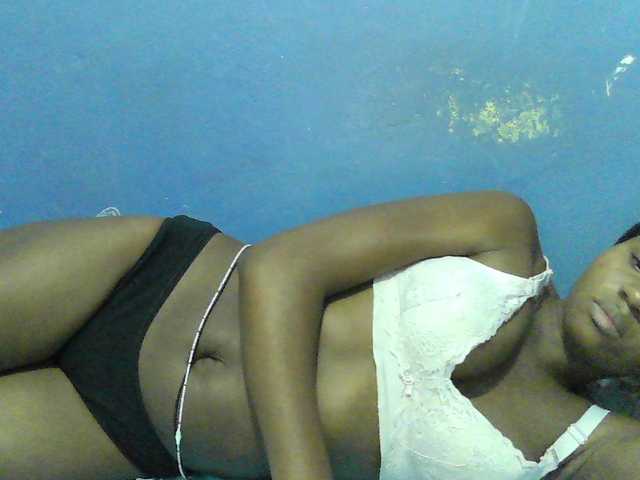 Mystiq-Ella live cam on BongaCams