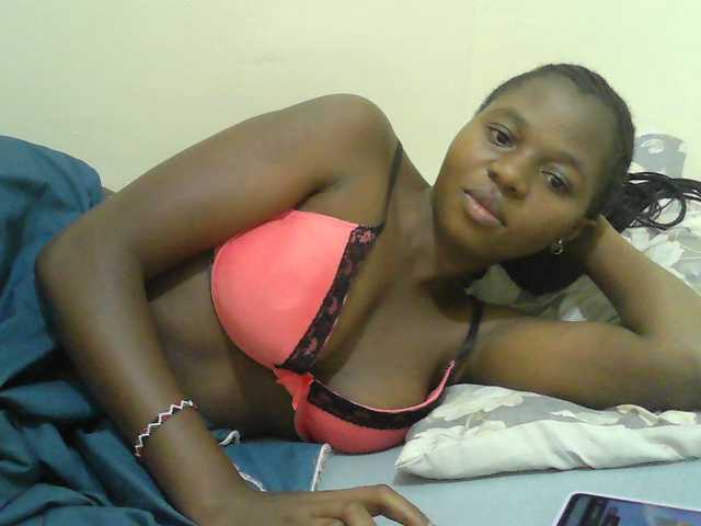 Mystiq-Ella live cam on BongaCams