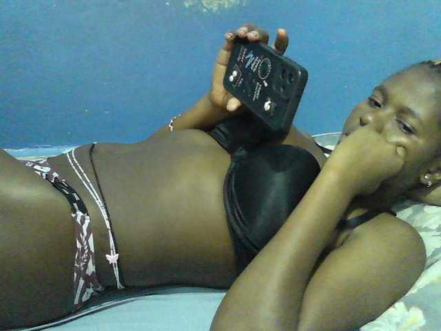 Mystiq-Ella live cam on BongaCams