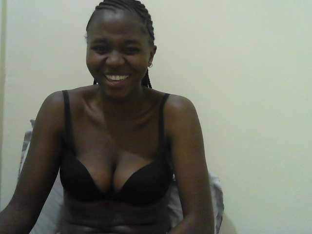Mystiq-Ella live cam on BongaCams