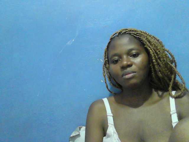 Mystiq-Ella live cam on BongaCams