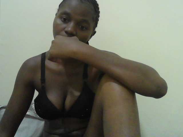 Mystiq-Ella live cam on BongaCams