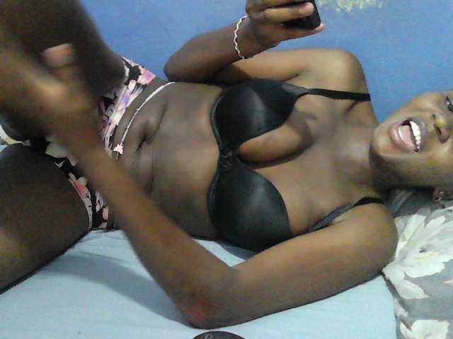 Mystiq-Ella live cam on BongaCams