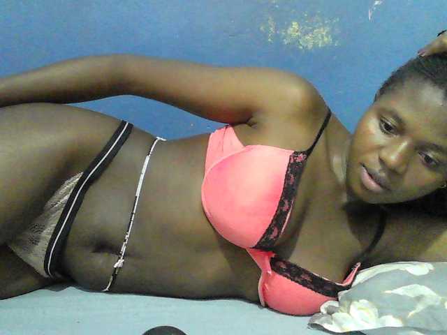 Mystiq-Ella live cam on BongaCams
