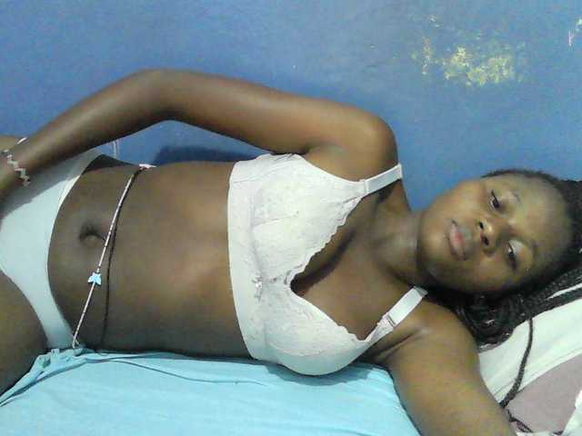 Mystiq-Ella live cam on BongaCams