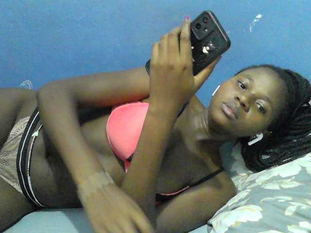 Mystiq-Ella live cam on BongaCams