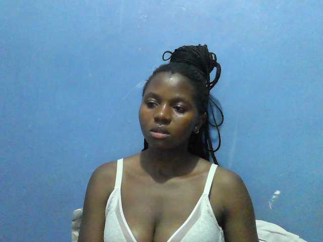 Mystiq-Ella live cam on BongaCams