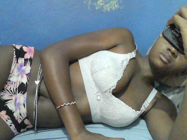 Mystiq-Ella live cam on BongaCams