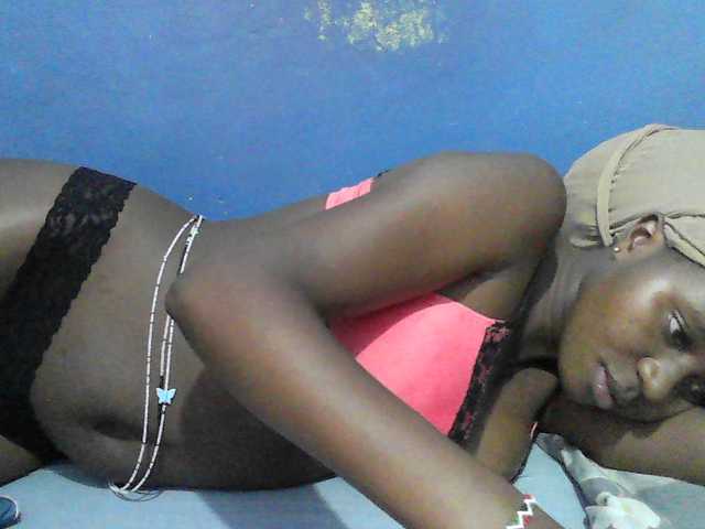 Mystiq-Ella live cam on BongaCams