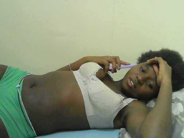 Mystiq-Ella live cam on BongaCams