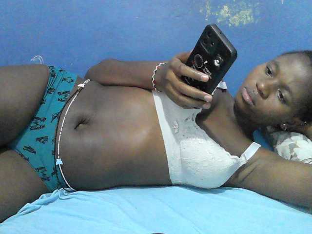 Mystiq-Ella live cam on BongaCams