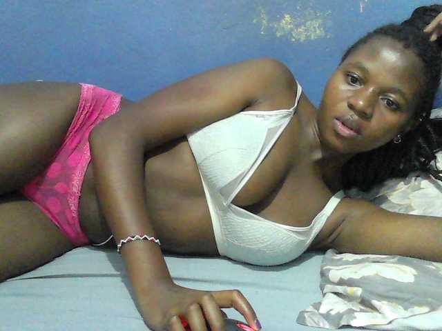Mystiq-Ella live cam on BongaCams
