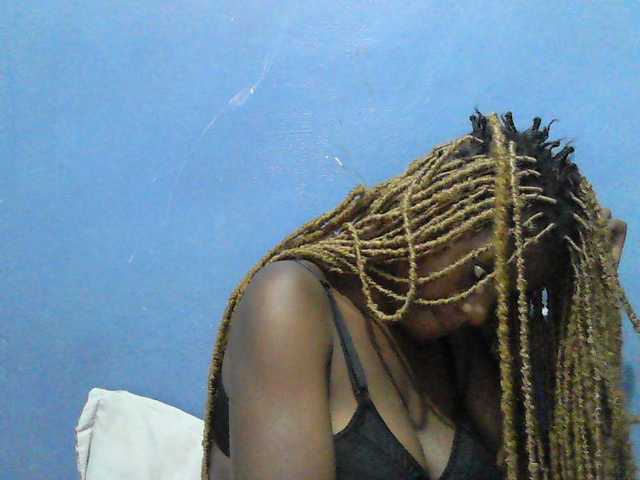 Mystiq-Ella live cam on BongaCams