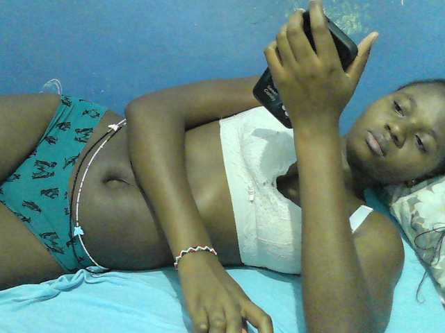 Mystiq-Ella live cam on BongaCams