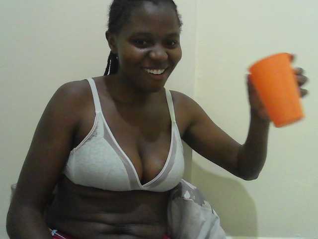 Mystiq-Ella live cam on BongaCams