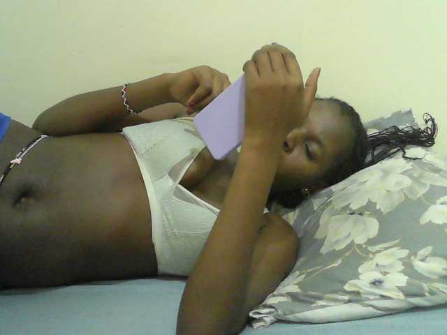 Mystiq-Ella live cam on BongaCams