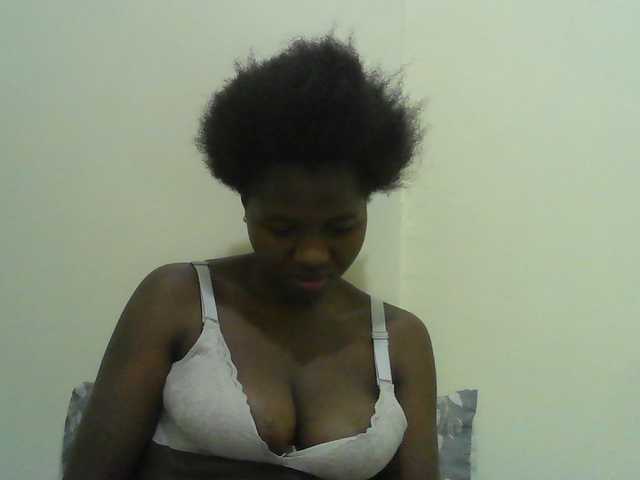 Mystiq-Ella live cam on BongaCams