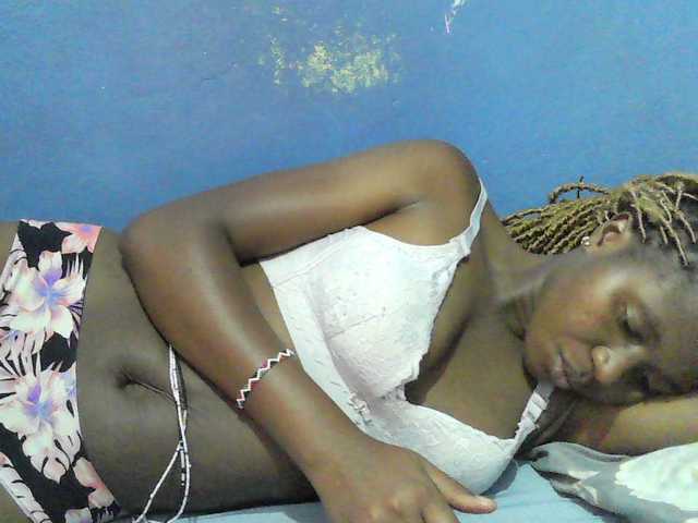 Mystiq-Ella live cam on BongaCams