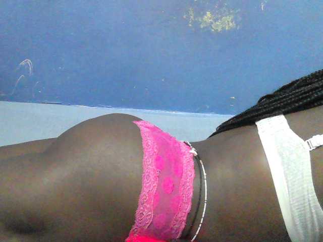 Mystiq-Ella live cam on BongaCams