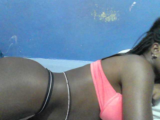 Mystiq-Ella live cam on BongaCams
