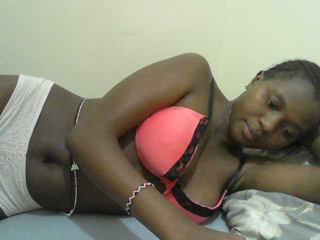 Mystiq-Ella live cam on BongaCams
