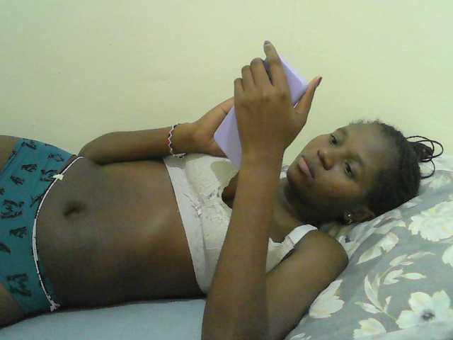 Mystiq-Ella live cam on BongaCams