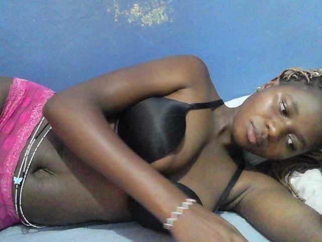 Mystiq-Ella live cam on BongaCams