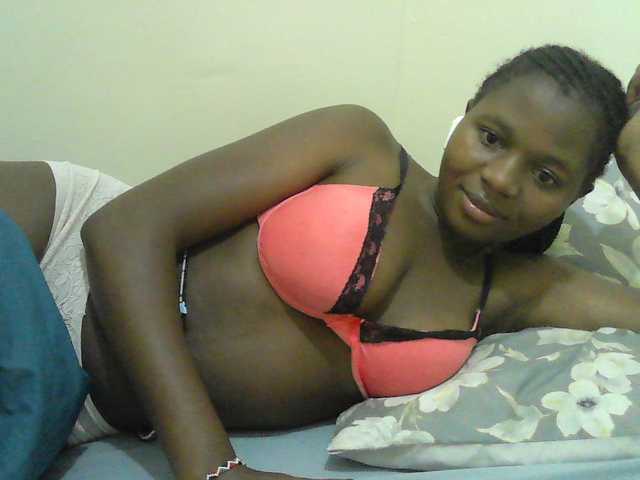 Mystiq-Ella live cam on BongaCams
