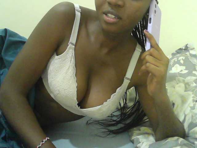 Mystiq-Ella live webcam show