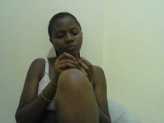 Mystiq-Ella live cam on BongaCams