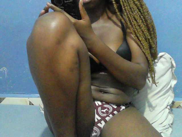 Mystiq-Ella live cam on BongaCams