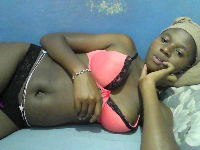 Mystiq-Ella live cam on BongaCams