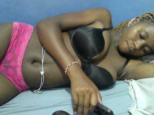 Mystiq-Ella live cam on BongaCams