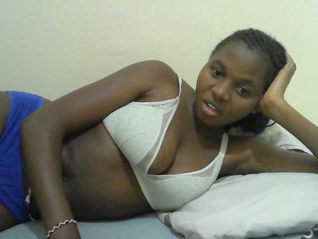 Mystiq-Ella live cam on BongaCams