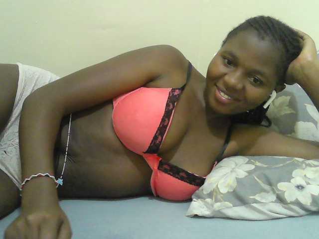 Mystiq-Ella live cam on BongaCams