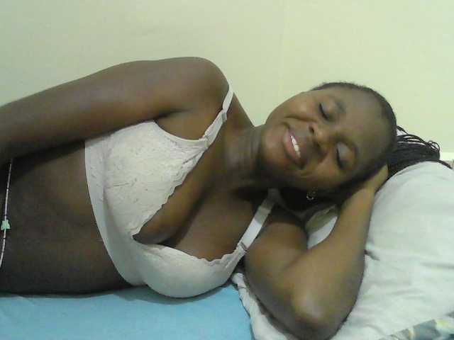 Mystiq-Ella live cam on BongaCams