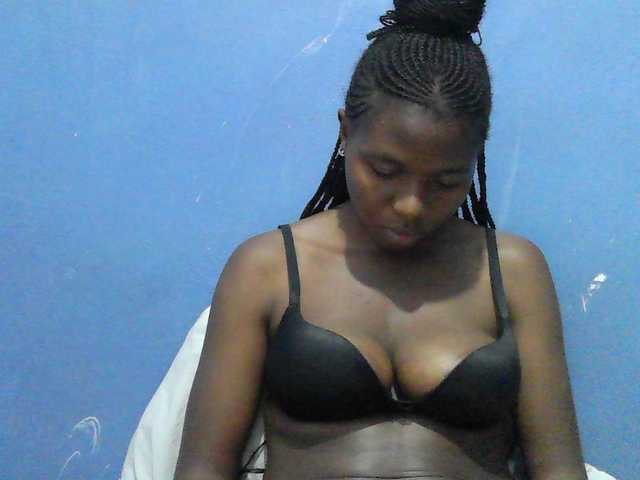 Mystiq-Ella live cam on BongaCams