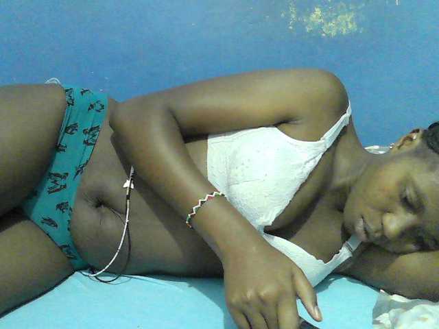 Mystiq-Ella live cam on BongaCams