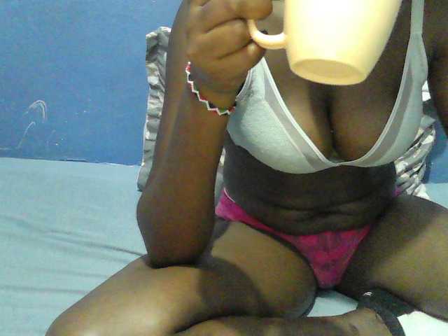 Mystiq-Ella live cam on BongaCams